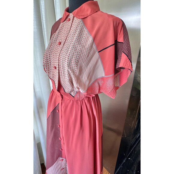 Vintage 80s shirtdress, coral, peach geometric print, batwing short sleeves - Picture 4 of 9